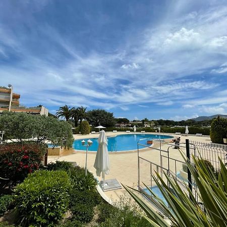 Beau Studio Dans Residence Avec Piscine Et Vue Sur La Ville - 5Min Des Plages Mandelieu Exterior foto