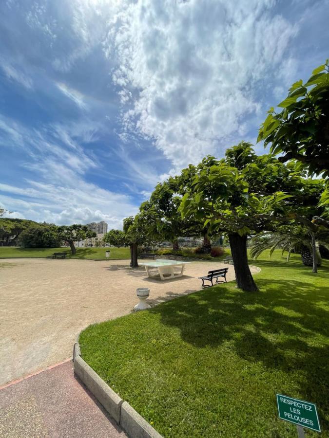 Beau Studio Dans Residence Avec Piscine Et Vue Sur La Ville - 5Min Des Plages Mandelieu Exterior foto
