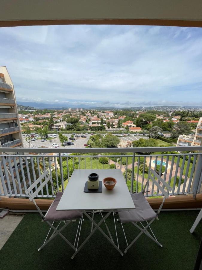Beau Studio Dans Residence Avec Piscine Et Vue Sur La Ville - 5Min Des Plages Mandelieu Exterior foto